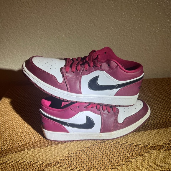 jordan low noble red